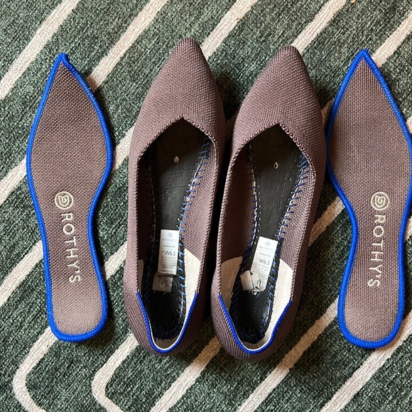 Rothys - point size 6.5. Good used condition, dusty purple color - Picture 2 of 5